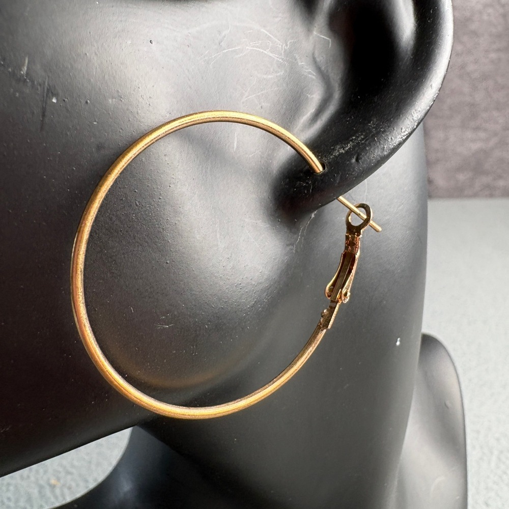 Gold Tone Thin Hoop Earrings Medium 1.5 Inch Lever Back Circular Classic Style